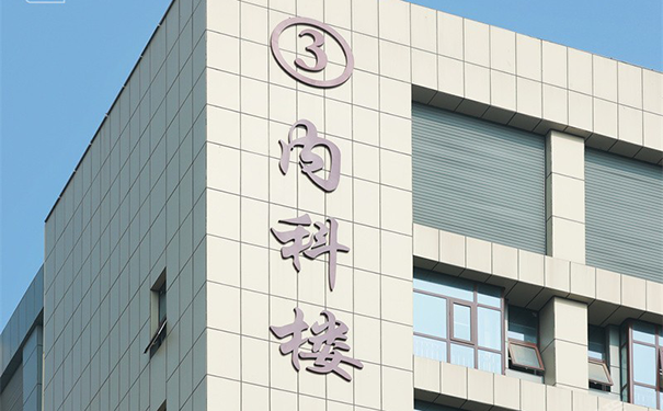 氟碳漆屬于水性涂料還是溶劑型涂料？