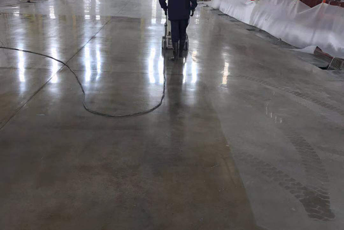 金剛砂地坪施工中.png